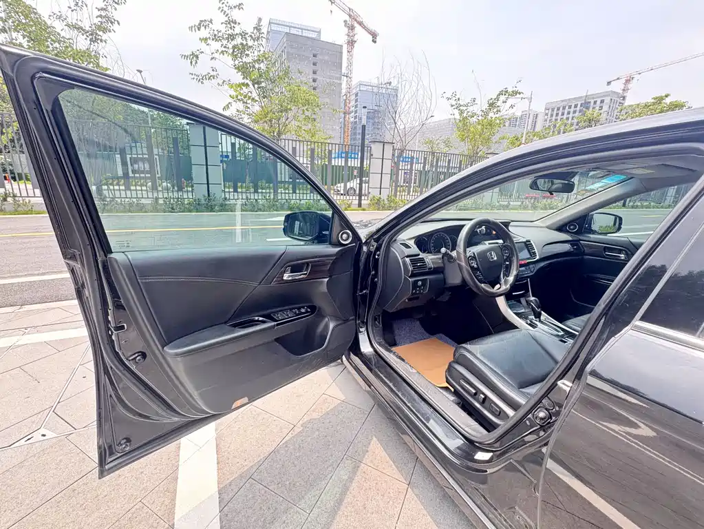 Honda Accord 2016 — фото 21