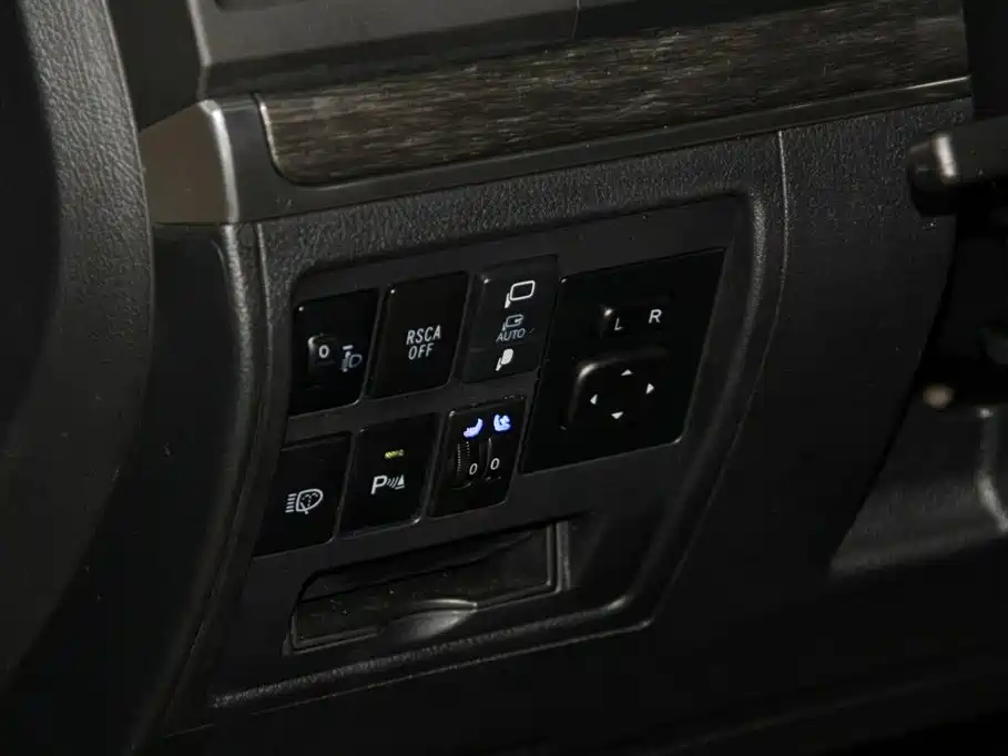 Toyota Land Cruiser 2020 — фото 20