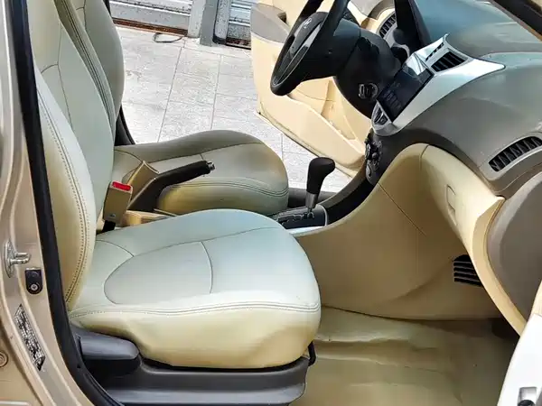 Hyundai Accent 2012