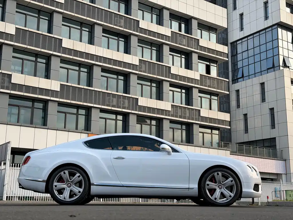 Bentley Continental 2012 — фото 11