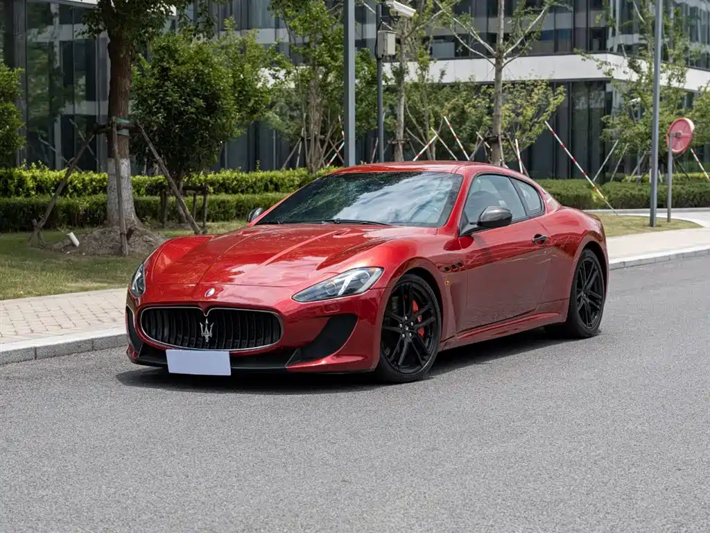 Maserati GranTurismo 2013 — фото 1