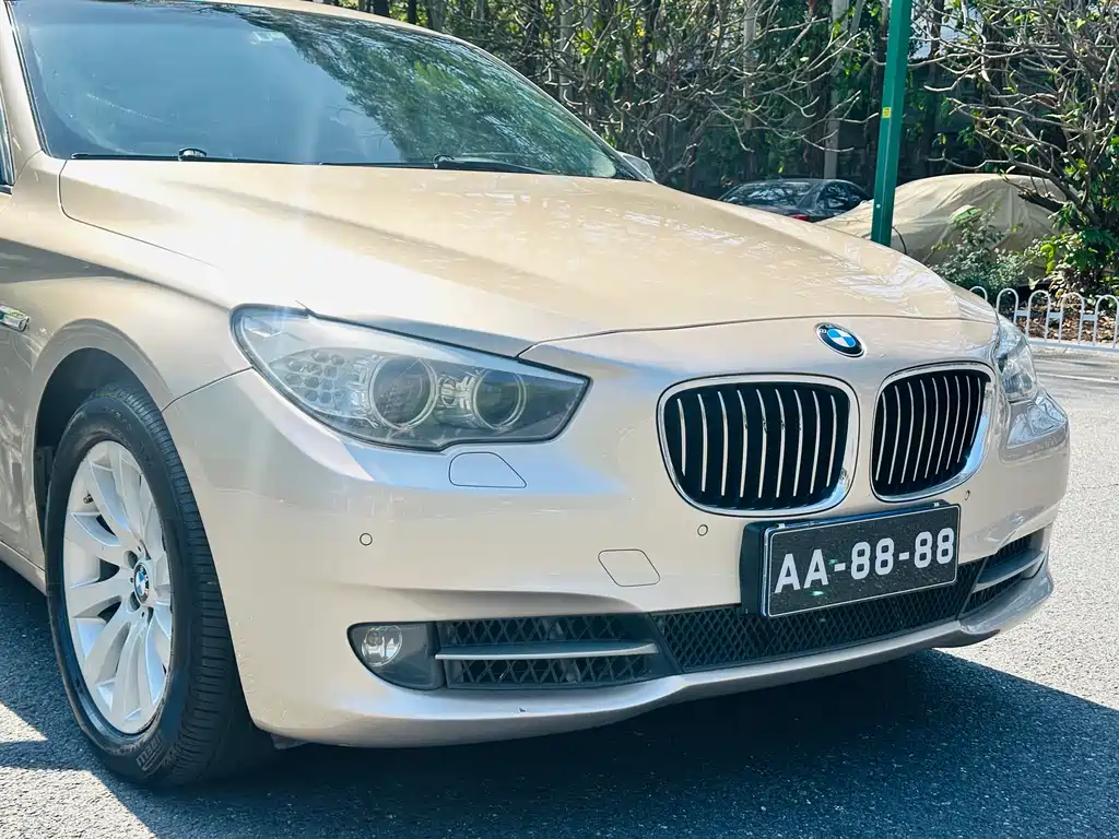 BMW 5 Series GT 2011 — фото 11
