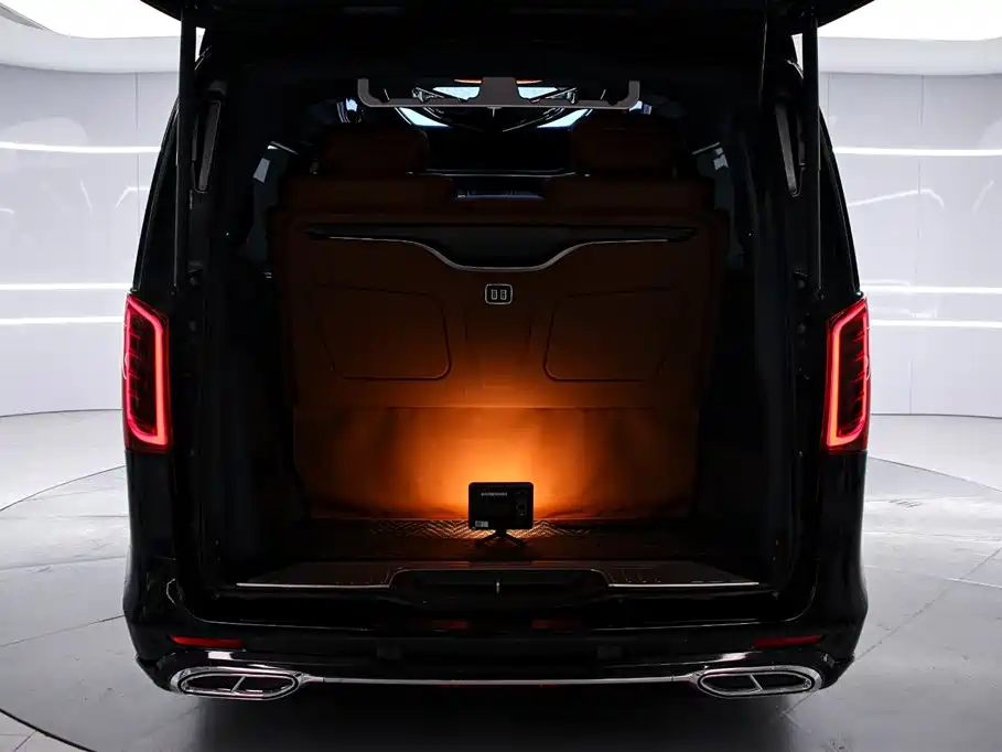 Mercedes-Benz V-Class 2023 — фото 16