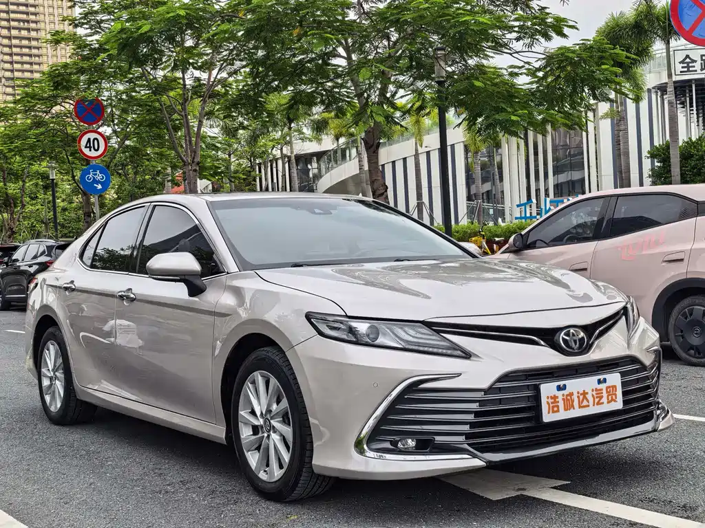 Toyota Camry 2022 — фото 3