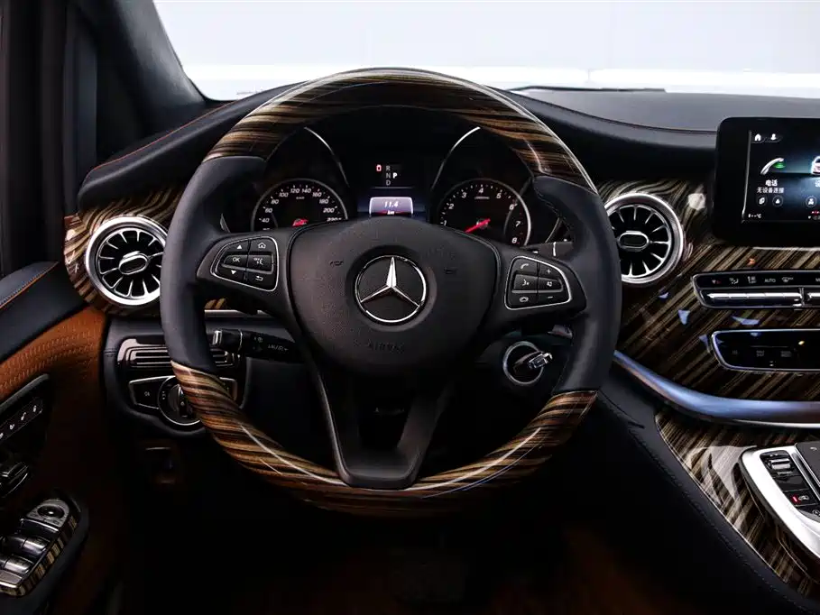 Mercedes-Benz V-Class 2023 — фото 7