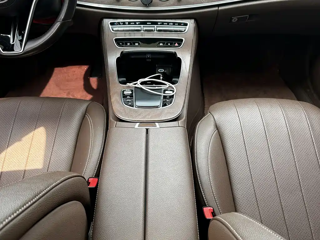 Mercedes-Benz E-Class 2023 — фото 9