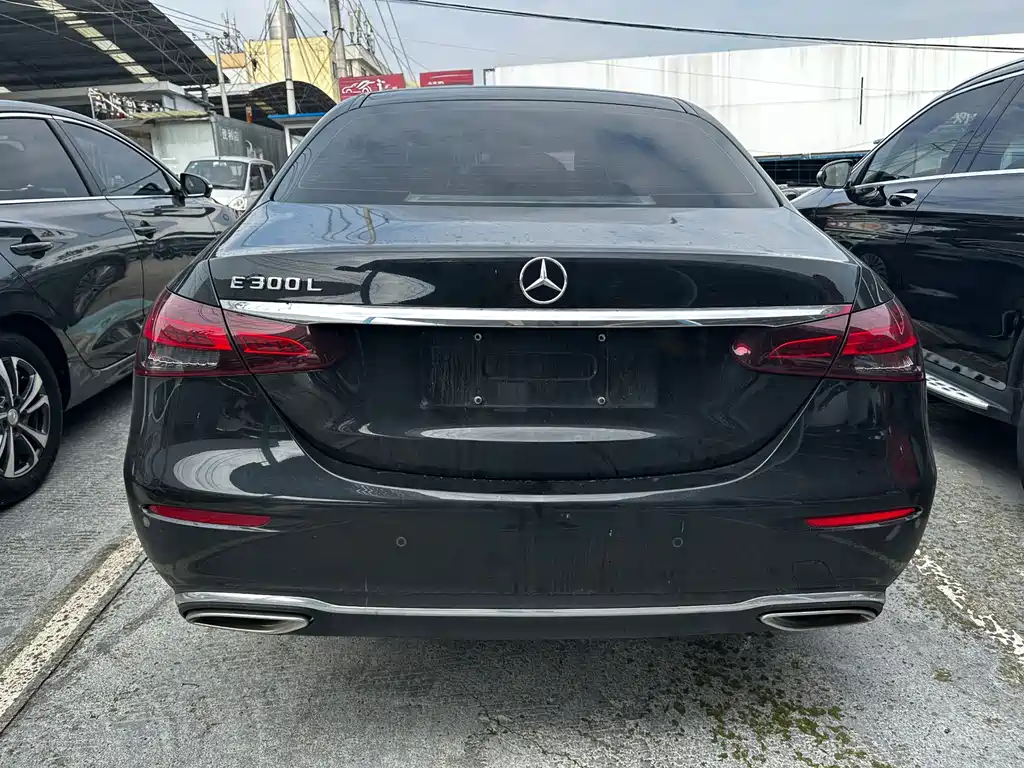Mercedes-Benz E-Class 2023 — фото 16