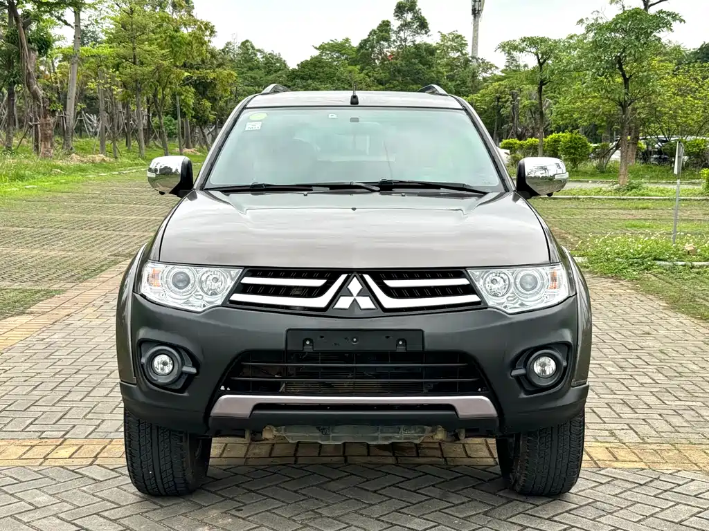 Mitsubishi Pajero Sport 2015 — фото 2