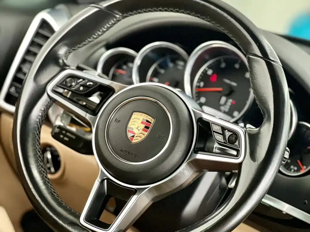 Porsche Cayenne 2017 — фото 9