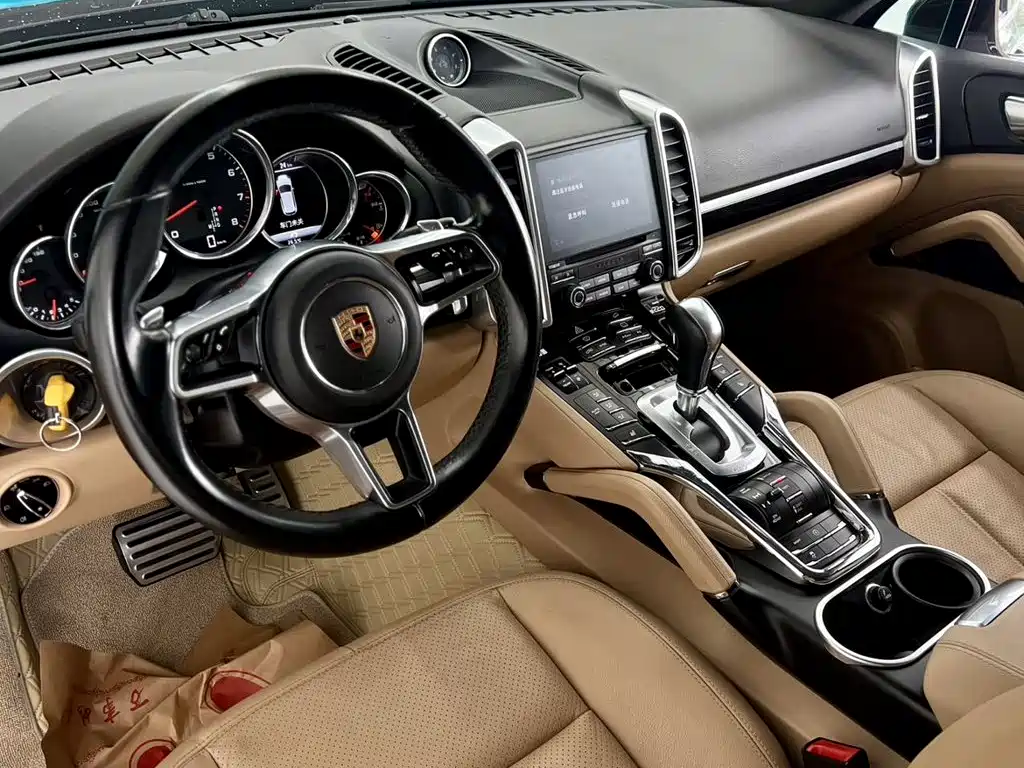 Porsche Cayenne 2017 — фото 14