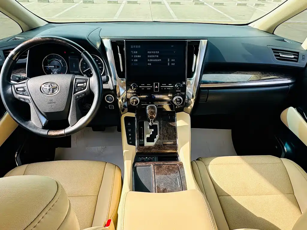 Toyota Alphard 2023 — фото 31