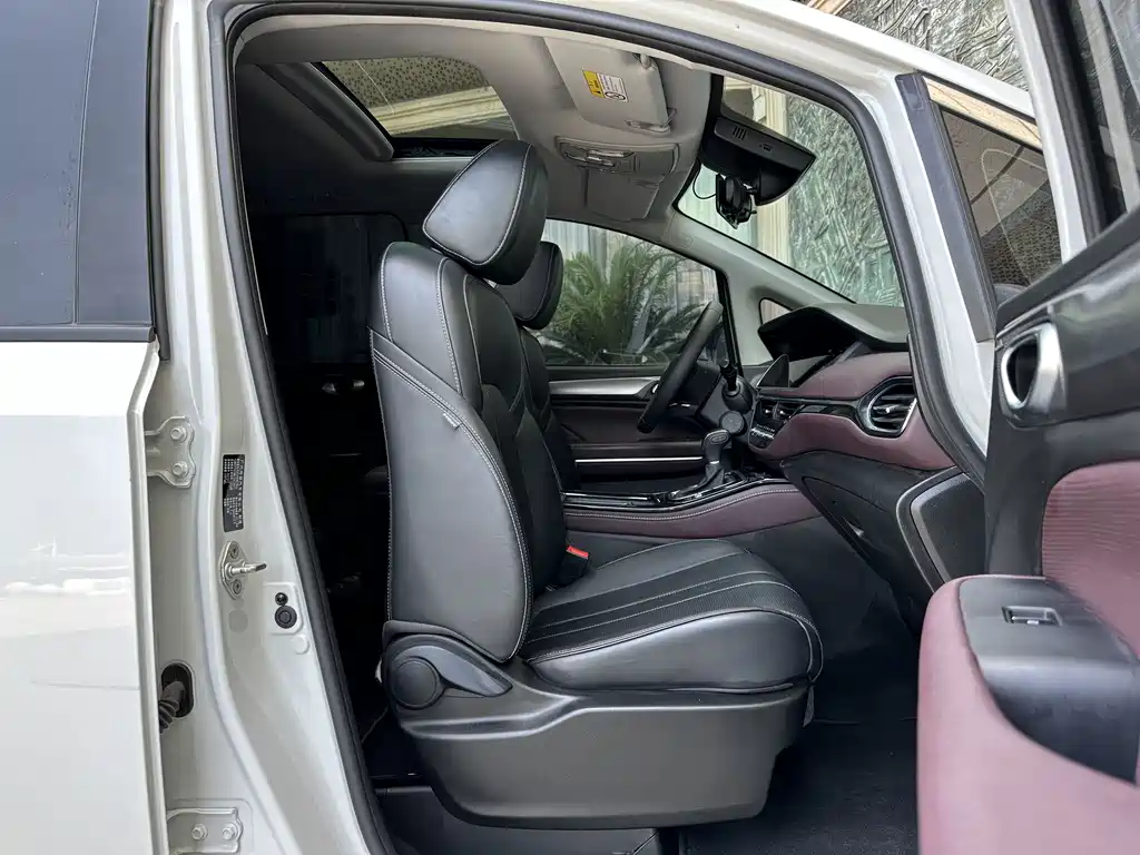 GAC Motor Trumpchi M6 2025 — фото 21