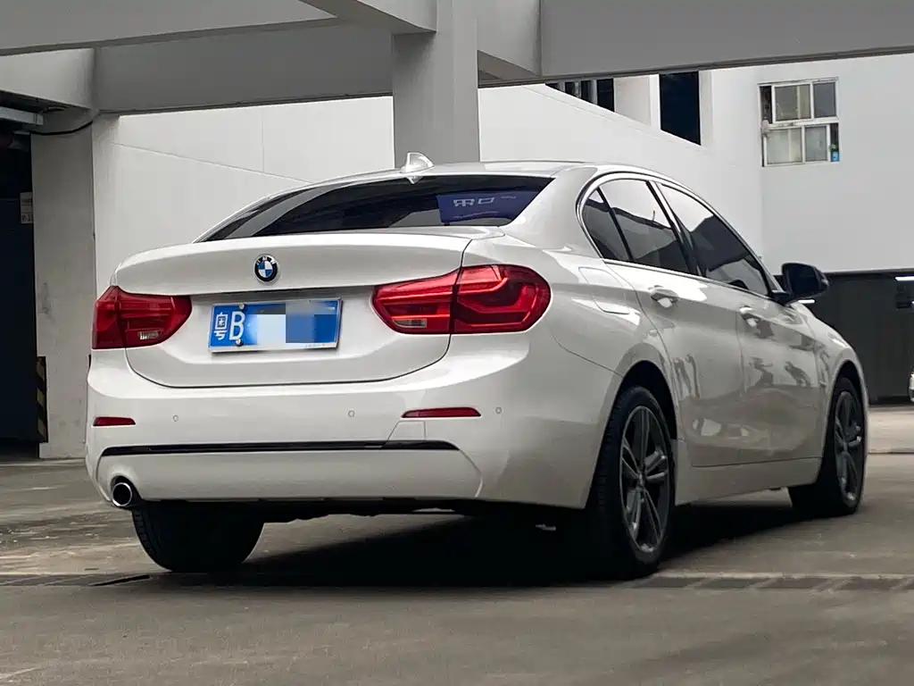 BMW 1 Series 2018 — фото 11