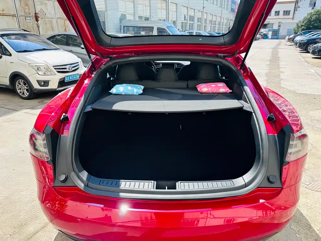 Tesla Model S 2017 — фото 14