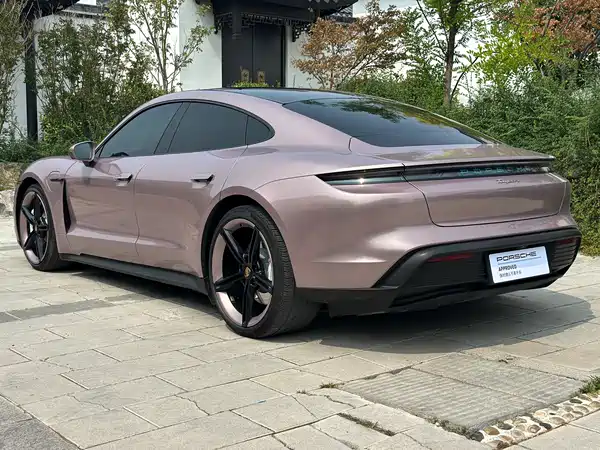 Porsche Taycan 2023