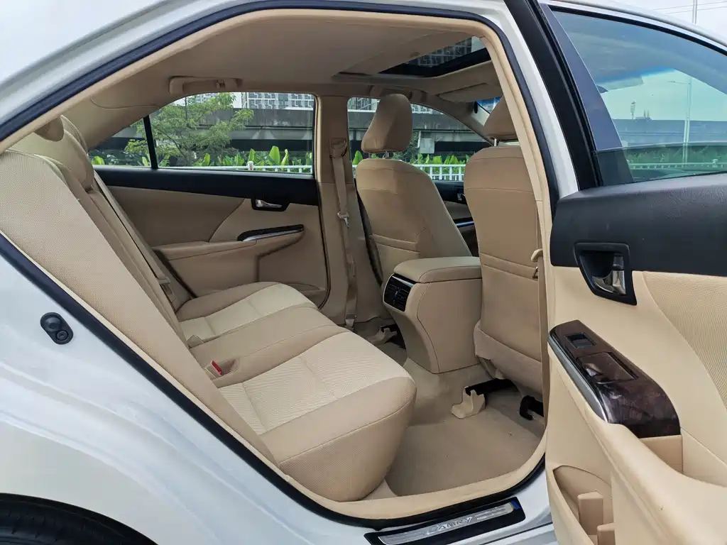 Toyota Camry 2015 — фото 13