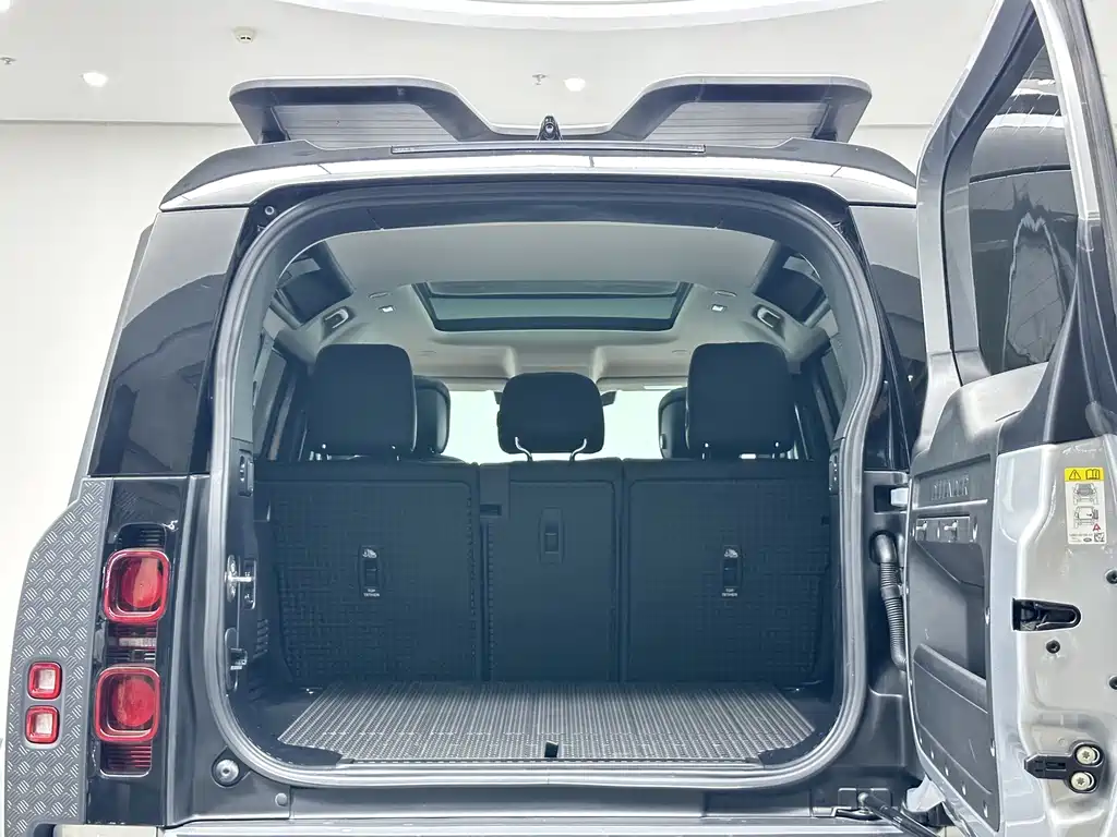 Land Rover Defender 2021 — фото 22