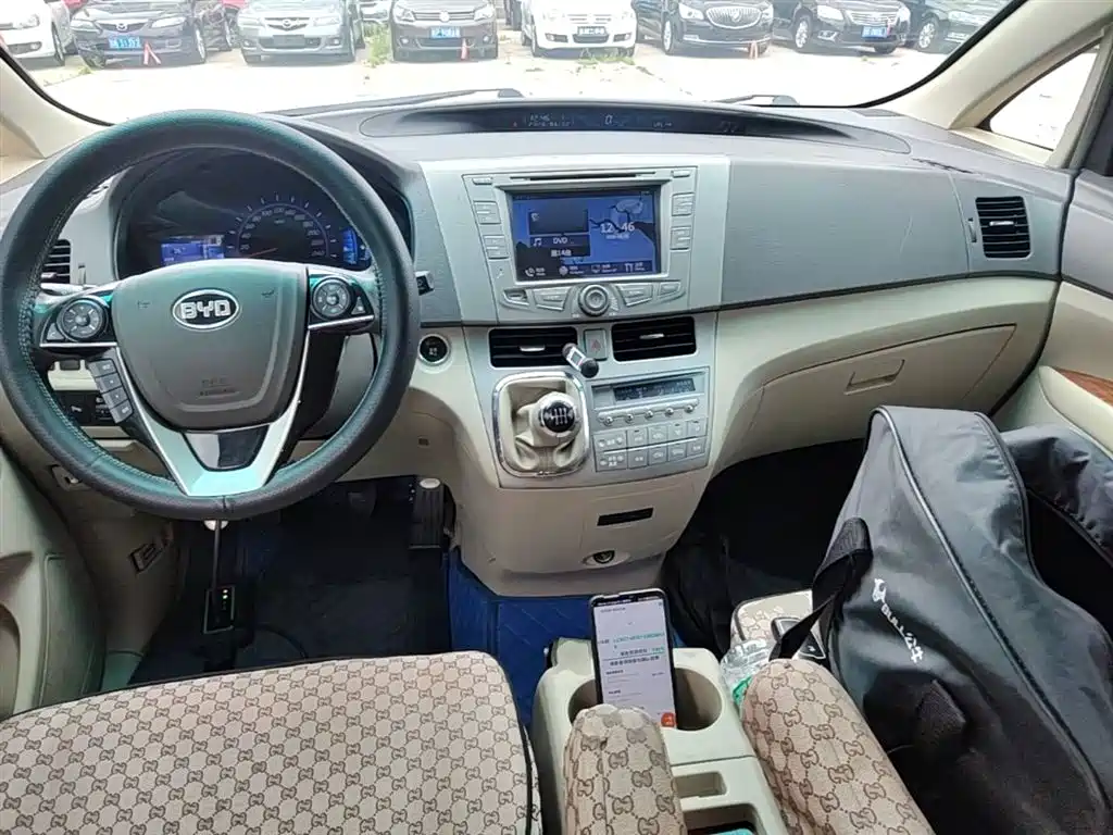BYD M6 2014 — фото 10