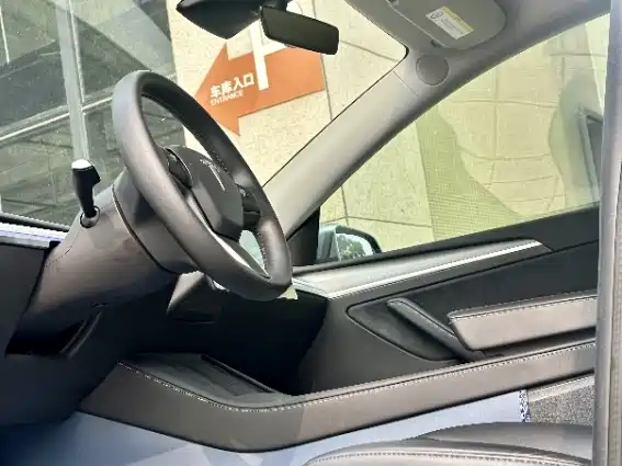 Tesla Model Y 2023 — фото 8