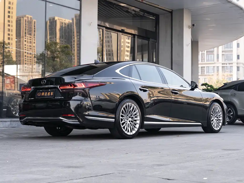 Lexus LS 2024