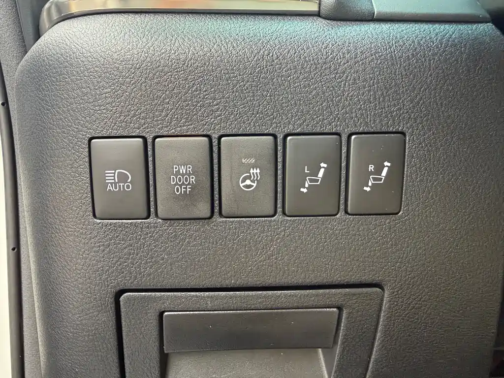 Toyota Alphard 2022 — фото 20