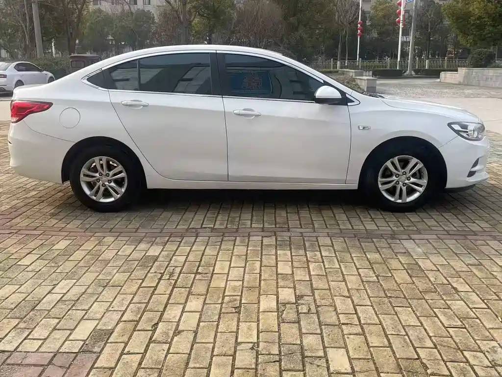 Chevrolet Cavalier 2018 — фото 8