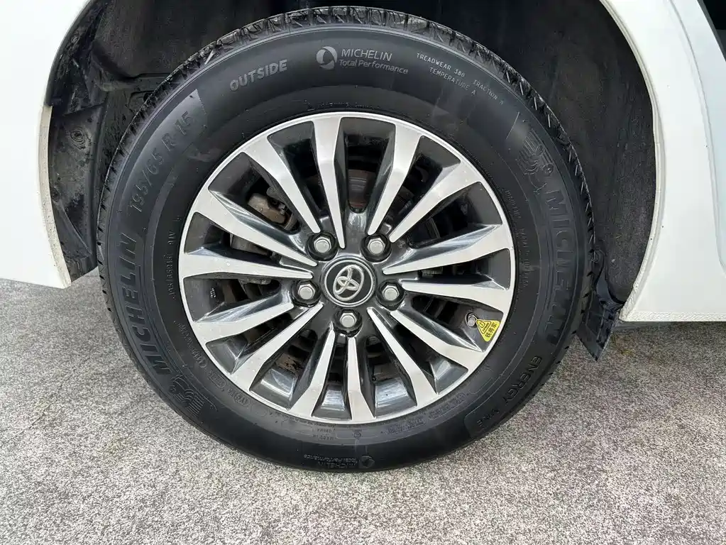 Toyota Corolla 2018 — фото 17