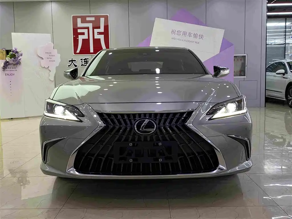 Lexus ES 2024