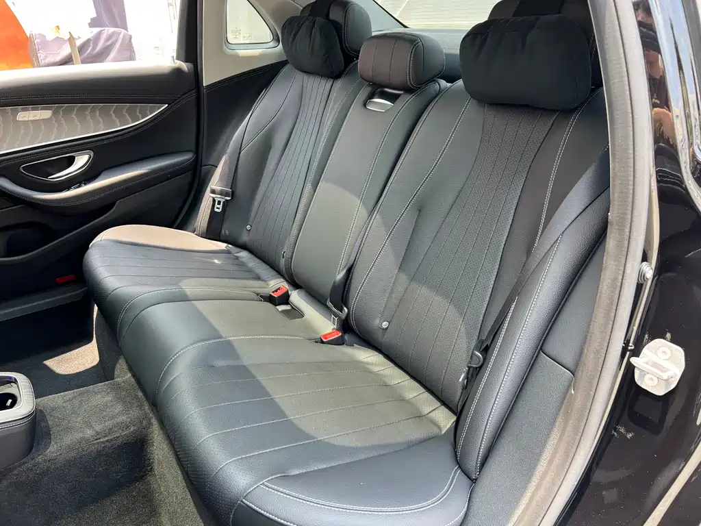 Mercedes-Benz E-Class 2023 — фото 15