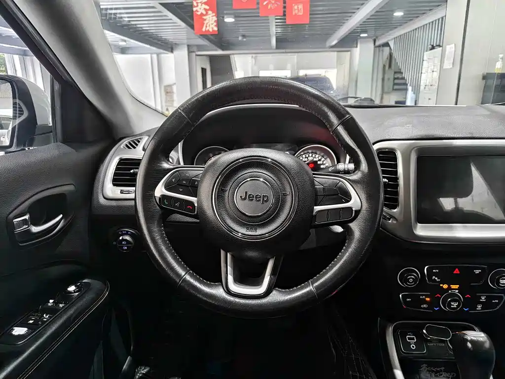 Jeep Compass 2017 — фото 20