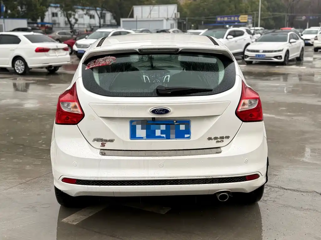 Ford Focus 2013 — фото 10