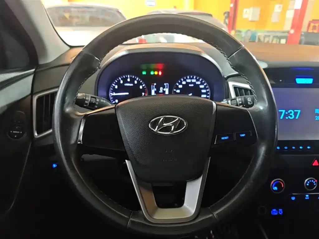 Hyundai ix25 2017 — фото 11
