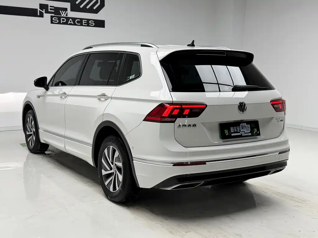 Volkswagen Tiguan L PHEV 2021 — фото 6