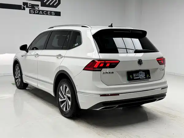 Volkswagen Tiguan L Plug-In Hybrid 2020