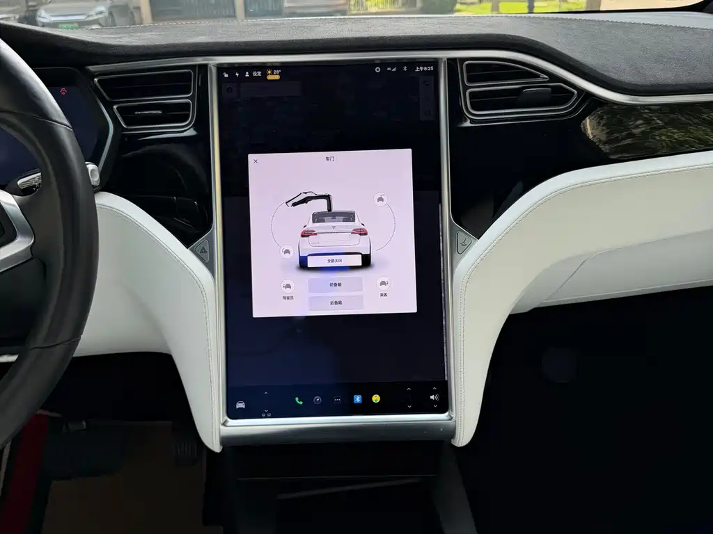 Tesla Model X 2017 — фото 14