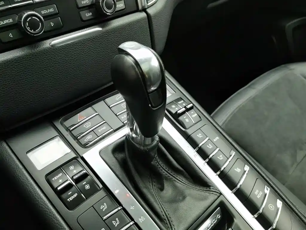 Porsche Macan 2017 — фото 13