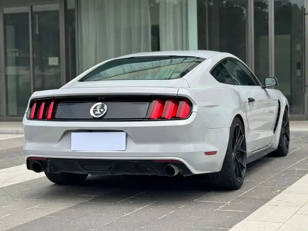 Ford Mustang 2017 — фото 8