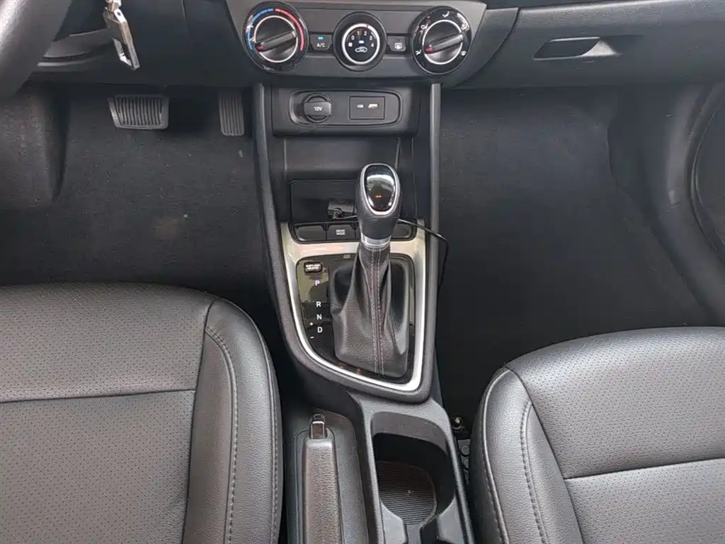 Hyundai Elantra 2019 — фото 14