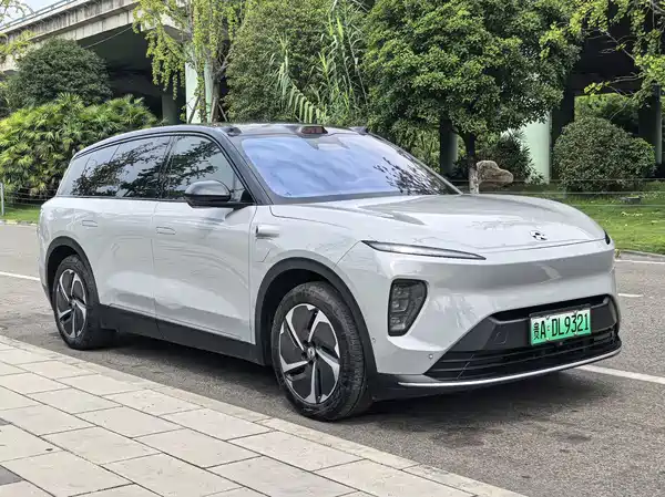 NIO ES8 2024