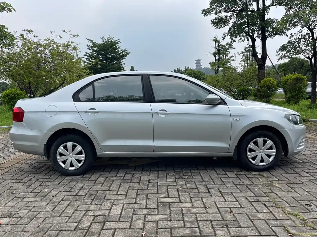 Volkswagen Jetta 2017 — фото 12