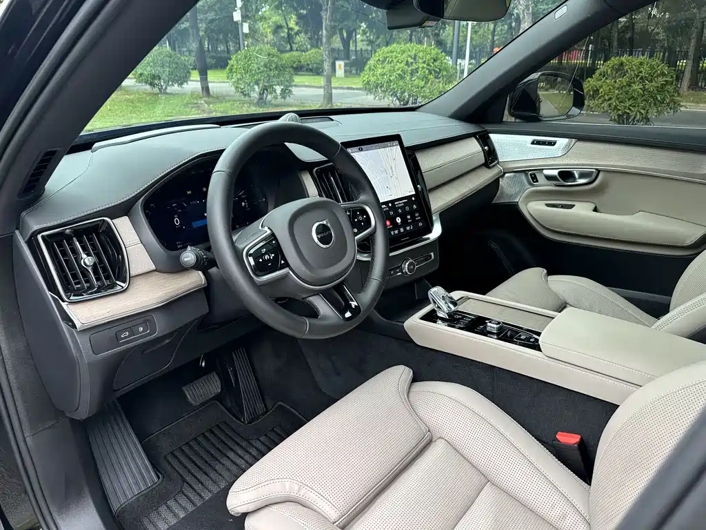 Volvo XC90 PHEV 2025 — фото 8