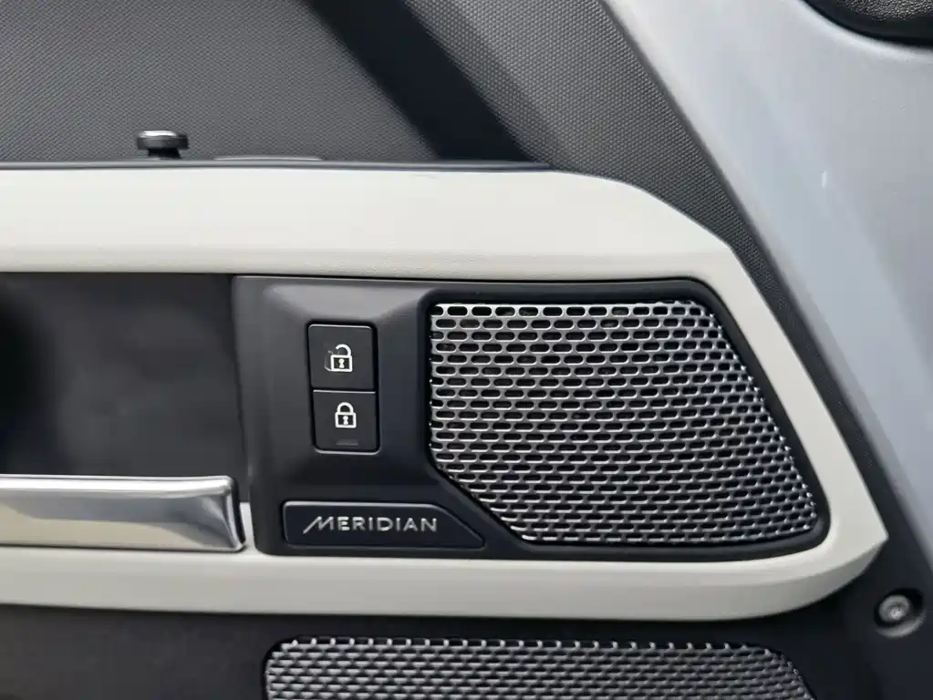Land Rover Defender 2021 — фото 14