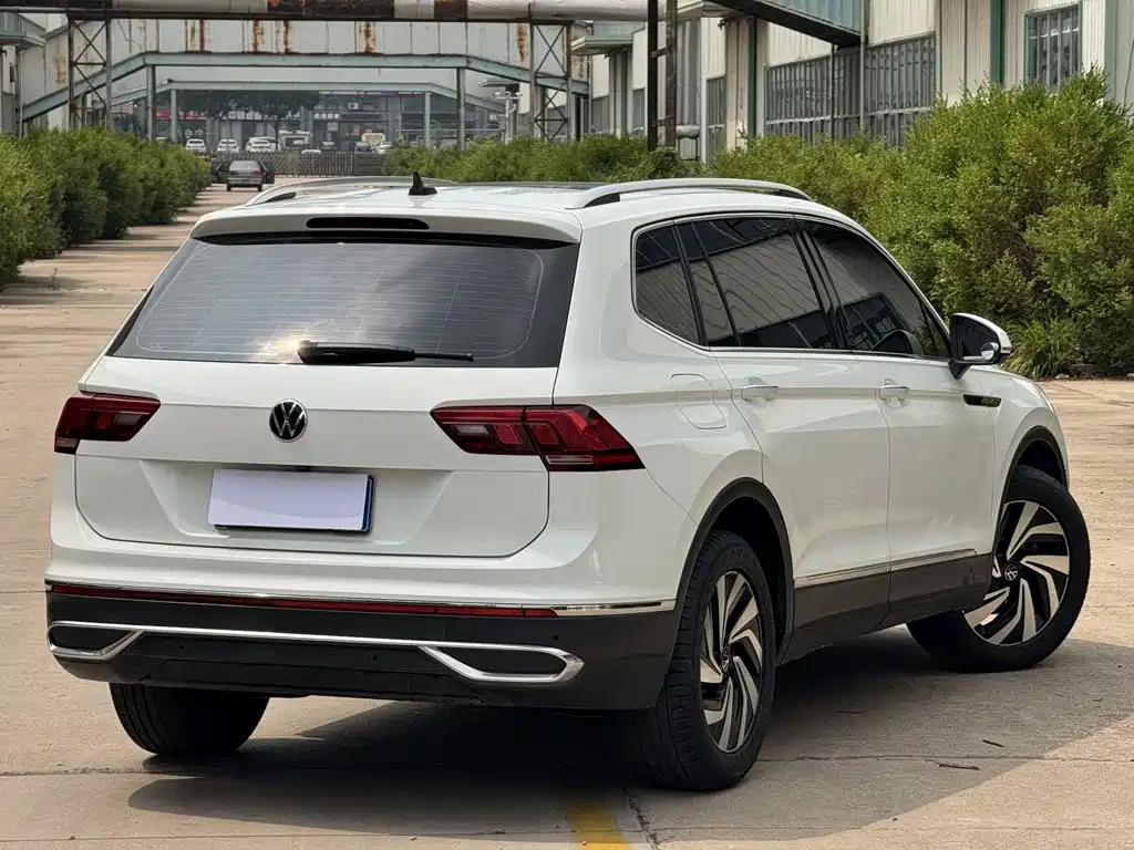 Volkswagen Tiguan L 2023 — фото 13