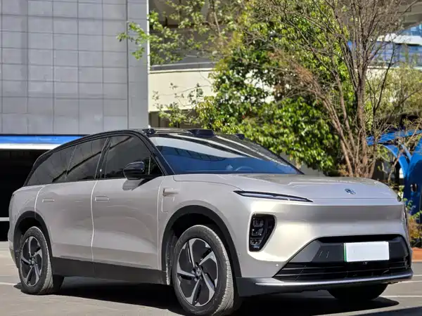 NIO ES8 2023