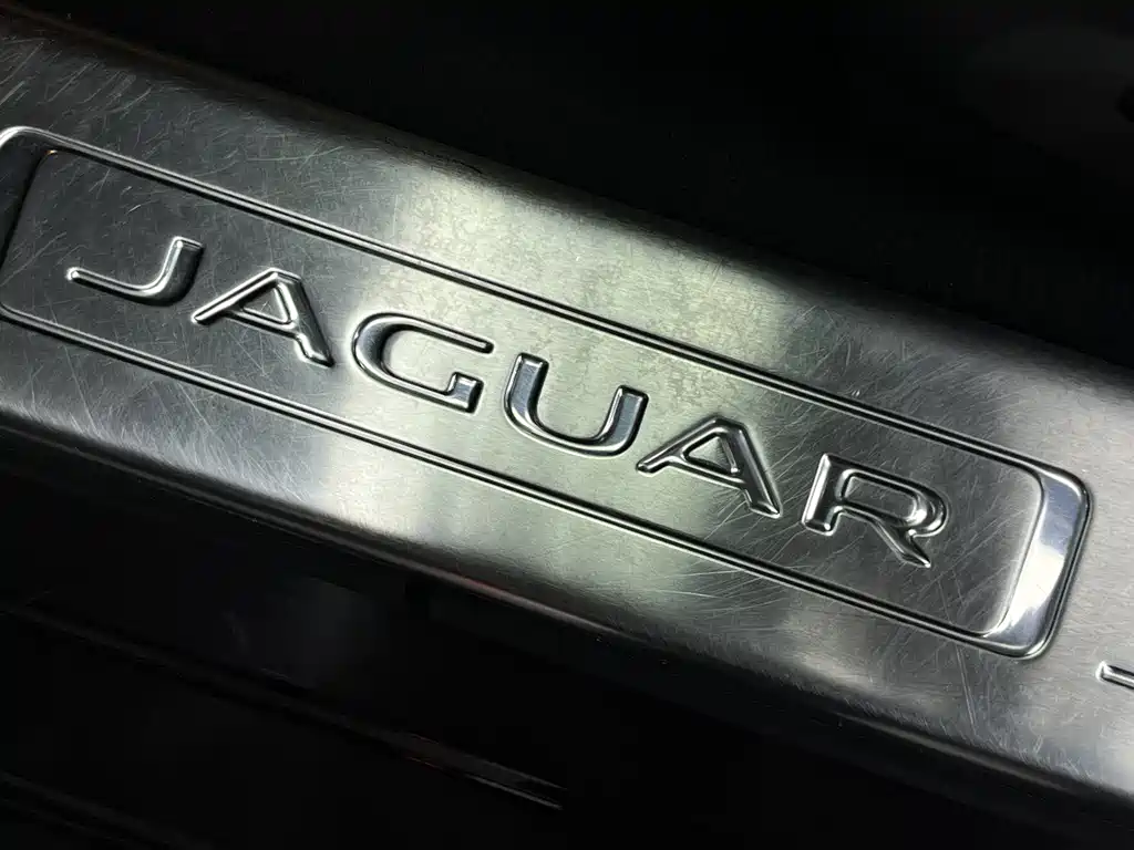 Jaguar XJ 2015 — фото 11