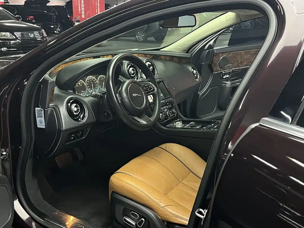 Jaguar XJ 2015 — фото 7