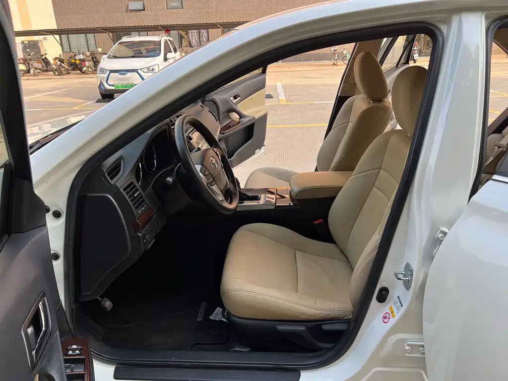 Toyota Reiz 2016
