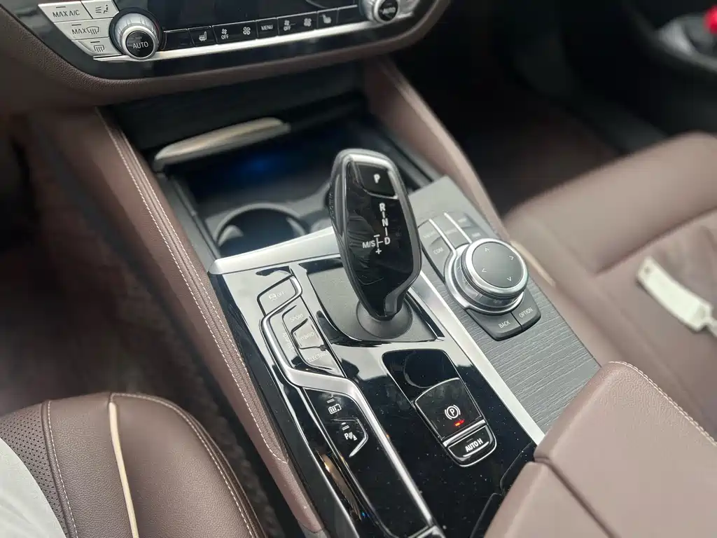 BMW 5 Series New Energy 2021 — фото 13