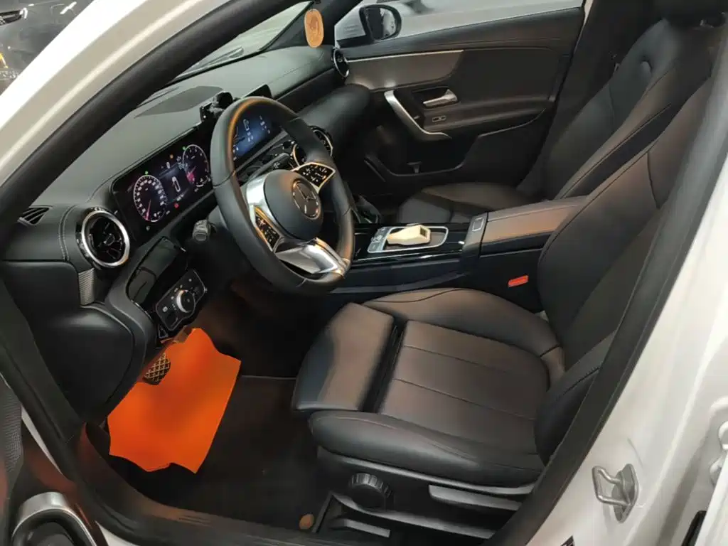 Mercedes-Benz A-Class 2024 — фото 15