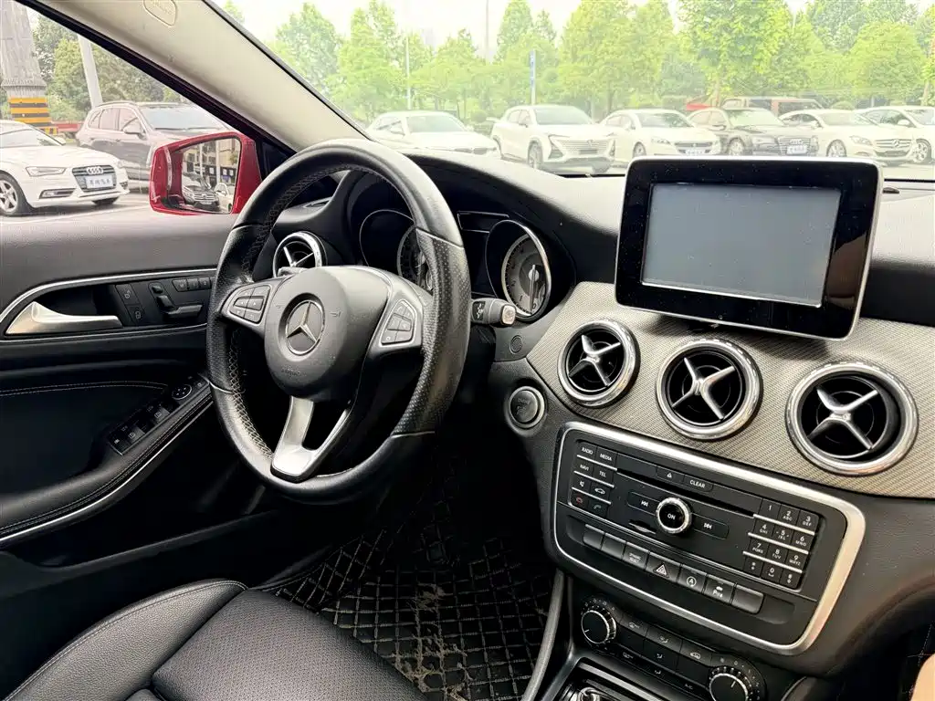Mercedes-Benz GLA 2017 — фото 14